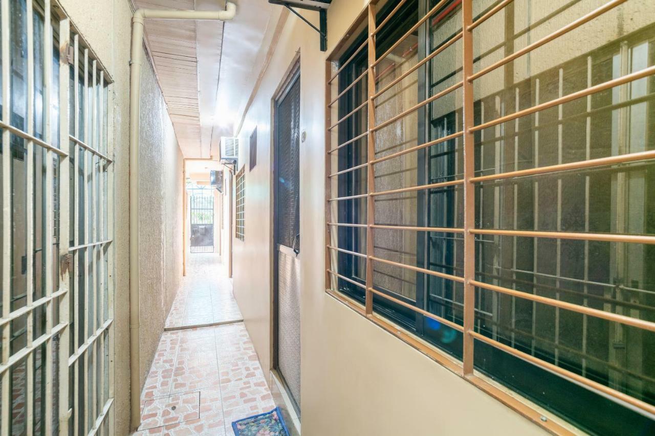 Conrado'S Apartelle Paranaque City Exteriér fotografie